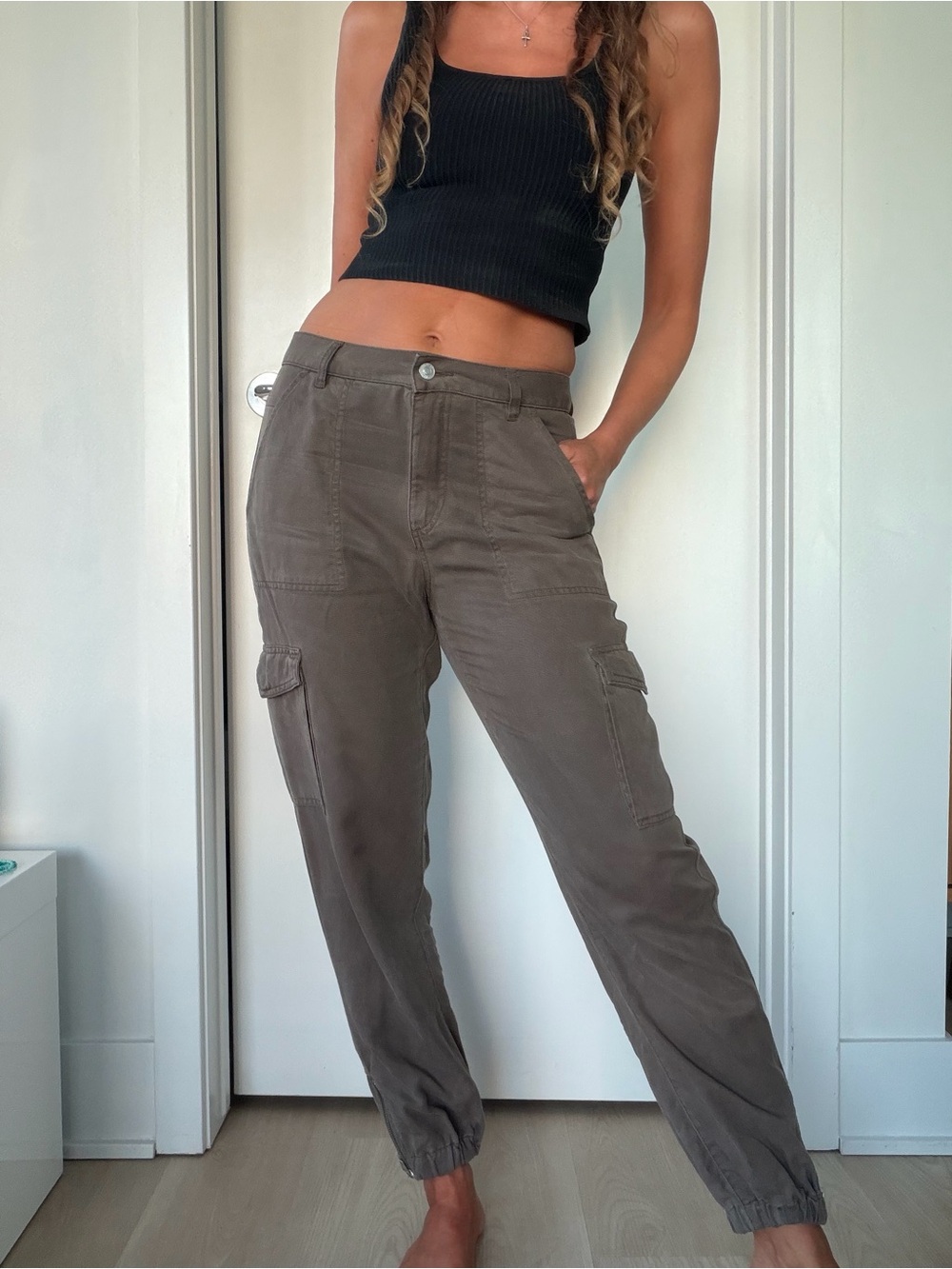 Guess ankle side zipper soft cargo pants